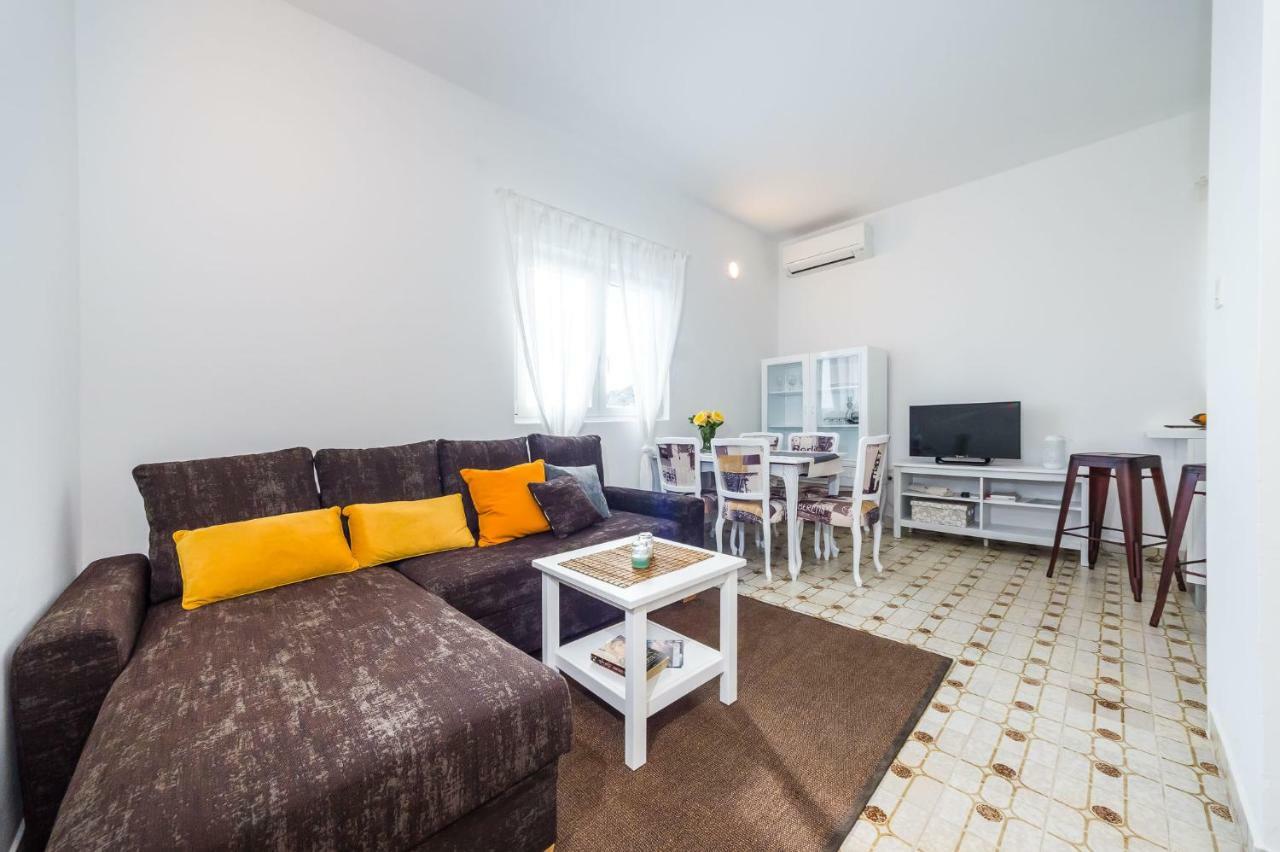 Sestrice Apartment Drage Exterior foto
