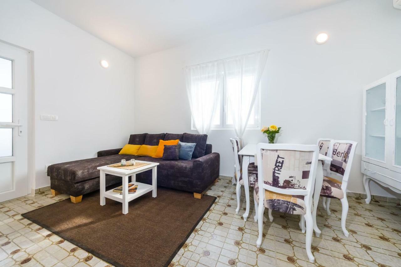 Sestrice Apartment Drage Exterior foto